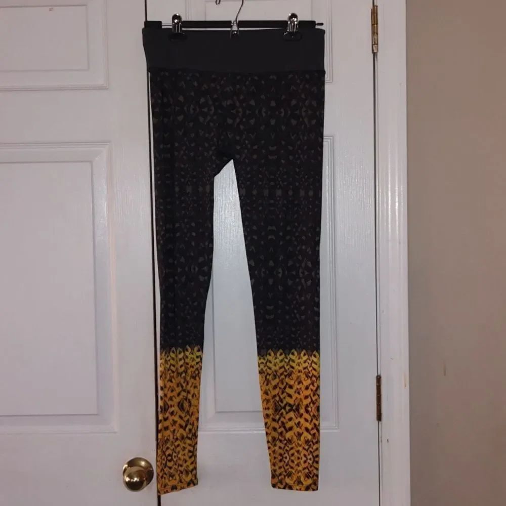Onzie workout yoga running  legging tights  Sz M/L